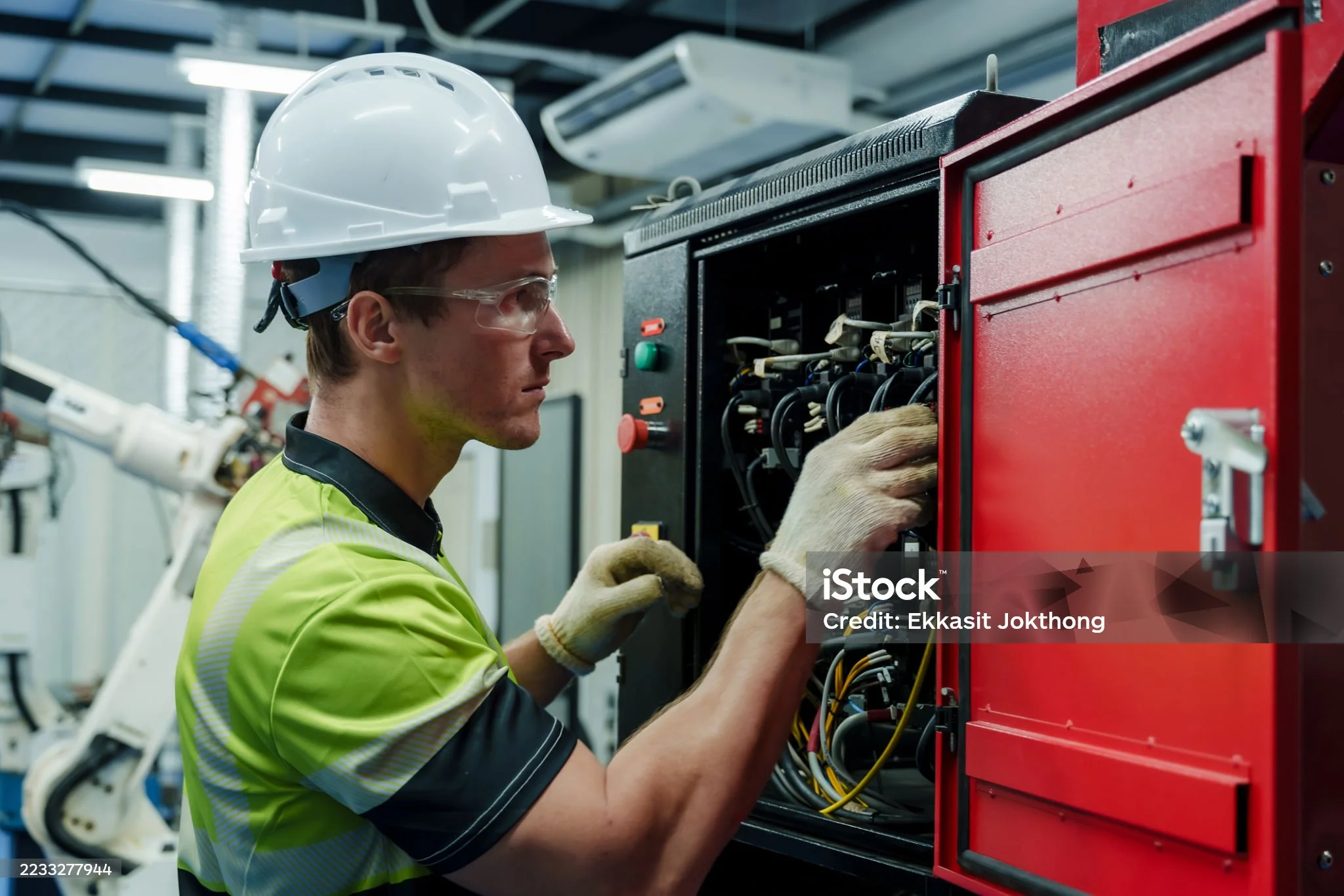 Électricien en intervention
